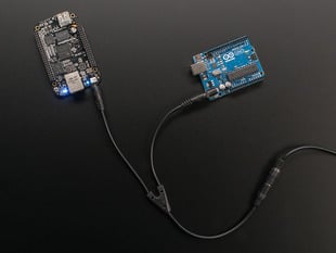 Top-down shot of a 2-Way 2.1mm DC Barrel Jack Splitter Squid connected to an arduino and a beagalbone